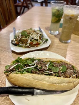 Laap sándwich   at Kapphet Vegan in Vang Vieng