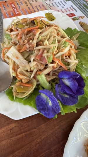 Papaya saladd #Veganuary at Kapphet Vegan in Vang Vieng