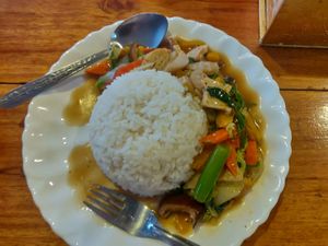Oked order food and rice at Kapphet Vegan in Vang Vieng