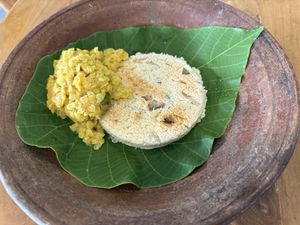 I wish I knew what the name and ingredient of this roti is because it’s divine. Dhal was darn good too  at Ranbath in Colombo