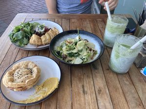 Tomaten tarte links hinten war am besten  at Gratitude in Tauranga