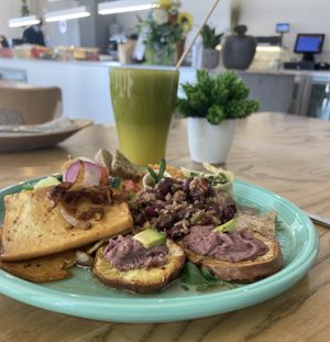 Melhor Restaurante Vegan de Aveiro 💚 🌱  at DaTerra in Aveiro