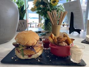 Burguer grão com Amêndoas e batata brava   at DaTerra in Aveiro