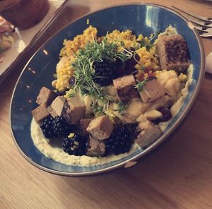 tofu bowl with mint hummus and blackberries  at Kunsthauscafé in Graz