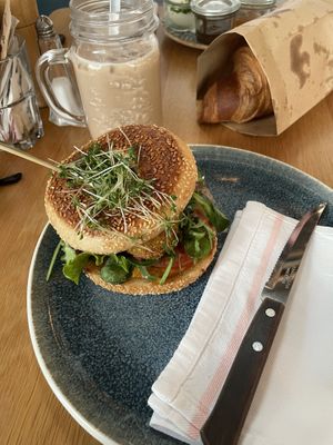 Runde Avocado (vegan breakfast)  at Kunsthauscafé in Graz