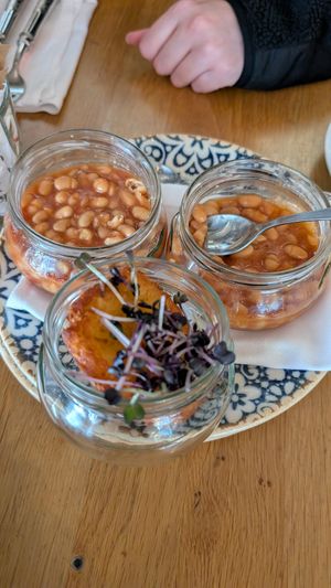 Rösti & 2x baked beans at Kunsthauscafé in Graz