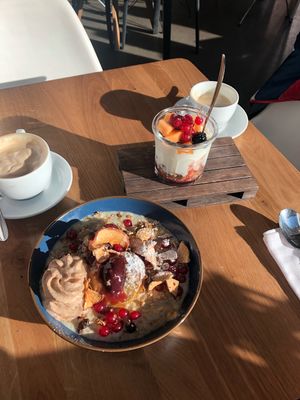 Porridge with soy yoghurt at Kunsthauscafé in Graz
