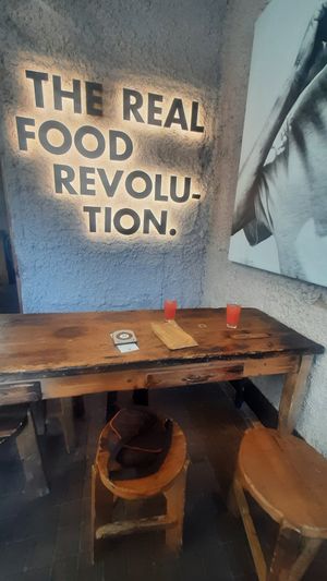 Sitting area at Honest Greens - Plaça Catalunya in Barcelona