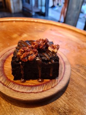 Brownie with caramelized walnuts at Honest Greens - Plaça Catalunya in Barcelona
