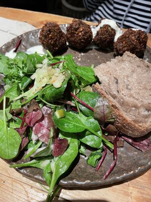 Falafel salad  at Honest Greens - Plaça Catalunya in Barcelona