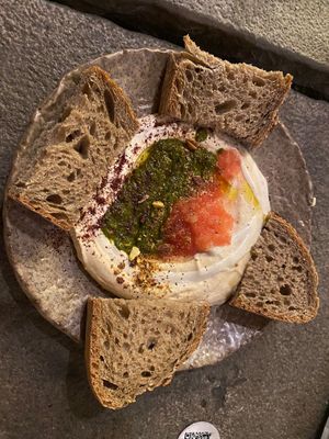 Hummus to share at Honest Greens - Plaça Catalunya in Barcelona