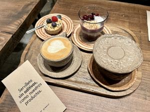 Hazelnut Maple Latte, chia seed pouding and macadamia cheesecake  at Honest Greens - Plaça Catalunya in Barcelona