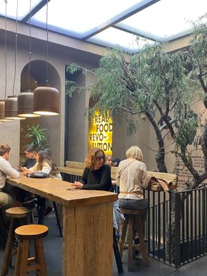 Espaço Interior at Honest Greens - Plaça Catalunya in Barcelona