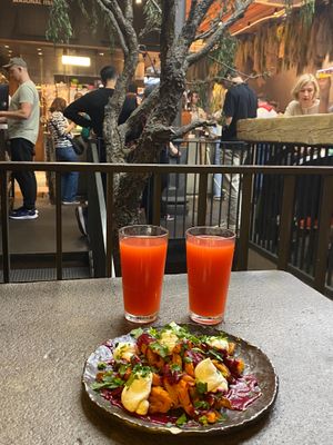 Para partilhar pedimos "Ben's Sweet Potato Fries" (hand cut, served with beet ketchup, alioli plant-based and coriander) (4,90€), estavam SUPER boas! at Honest Greens - Plaça Catalunya in Barcelona