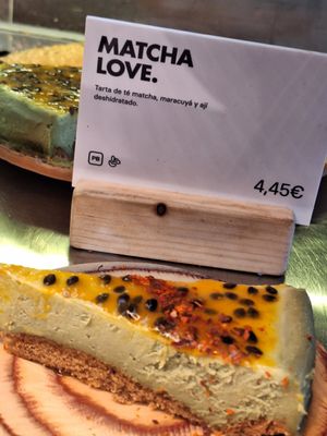 The small sign for plant based at Honest Greens - Plaça Catalunya in Barcelona