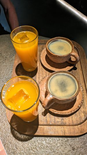 Orange juice and coffee at Honest Greens - Plaça Catalunya in Barcelona