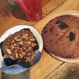 Cauliflower brownie and chocolate chip cookie  at Honest Greens - Plaça Catalunya in Barcelona