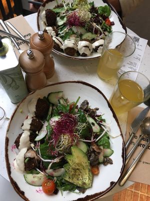 Avocado salad + small portion of falafel for me (= 4 pieces) at Honest Greens - Plaça Catalunya in Barcelona
