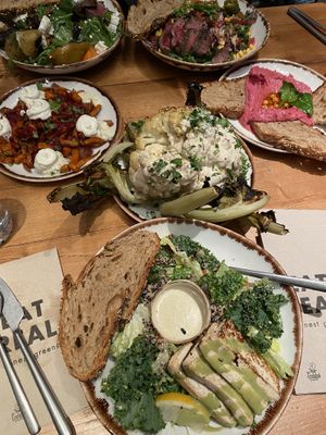 Delicious vegan options!! (Ignore the steak for my coworker on the back plate) everything else is plant based and we all LOVED it!  at Honest Greens - Plaça Catalunya in Barcelona