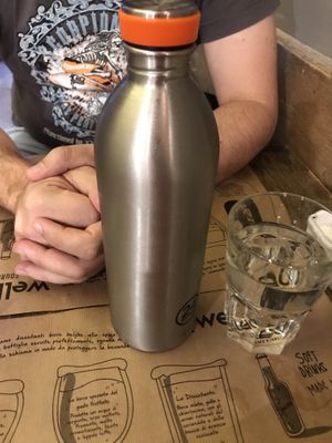 Acqua in borraccia 💚 at WellDone Burger in Ravenna