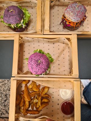  at Flower Burger in Verona