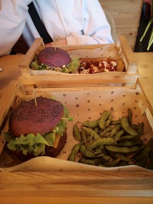  at Flower Burger in Verona