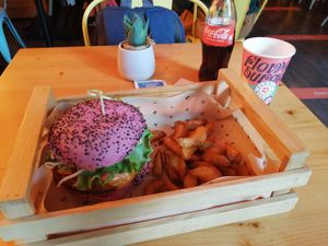 Flower lunch at Flower Burger in Verona