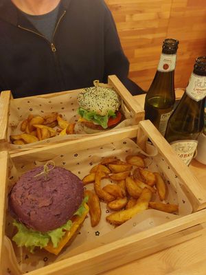  at Flower Burger in Verona