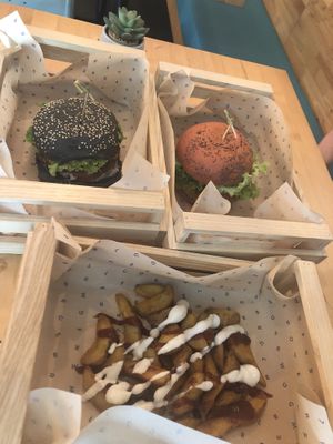 ⭐️⭐️⭐️⭐️⭐️ at Flower Burger in Verona