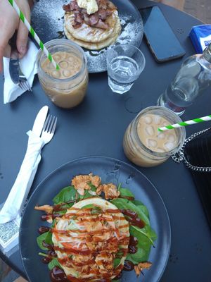 Vegan, vega en vlees opties at Mr NonNo in Rotterdam