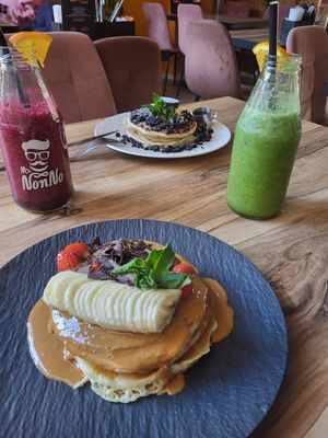 Oreo and "elevator" pancakes at Mr NonNo in Rotterdam