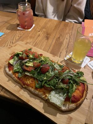 Pinsa Avocado Amore  at Cafe Del Sol in Castrop-rauxel