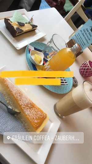 Mango tarte, Zupfkuchen, lemonade and latte macchiato at Fräulein Coffea in Bochum