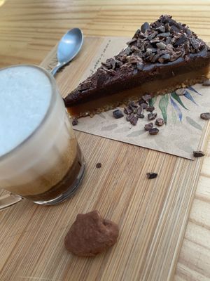 Café machiatto e Torta Chocomylk at Purana in Sao Paulo