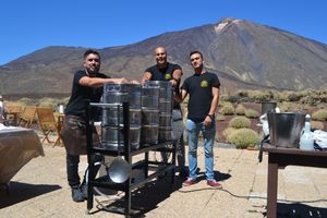 Récord europeo de altura: cerveza a 2.150 m sobre el nivel del Atlántico! at Tacoa in Tenerife