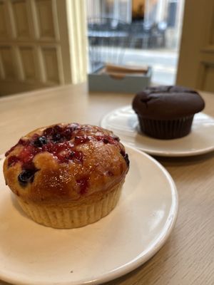 Muffins red fruit and chocolat (vegagâteau  at Ledicia Café in A Coruna