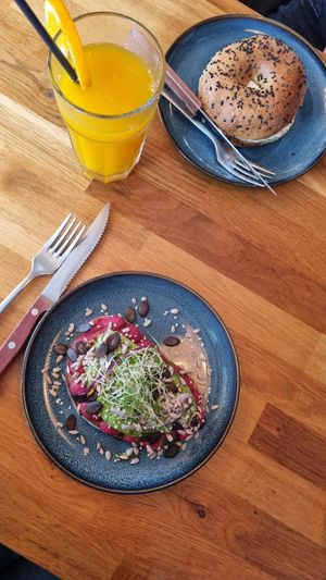 Pink Hummus & Avo Tarine + Cream Cheese Bagel at La Manufacture in Basel