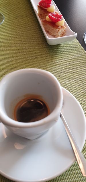 Café et financiers vegans at L'Estrade in Aix-les-bains