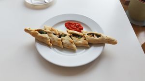 Freshly made vegan pide at Can‘s Frischtheke in Winterthur