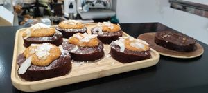 Cakes at Gurou Street Food in La Rochelle