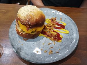 Le pleaseburger at Gurou Street Food in La Rochelle