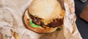 Beyond Meat Smoke Burger at Gurou Street Food in La Rochelle