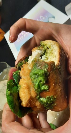 Pesto Mozzarella burger at Gurou Street Food in La Rochelle