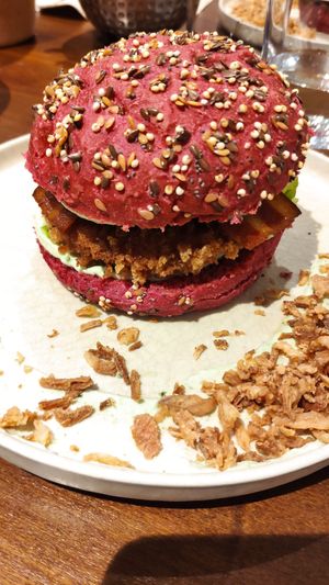 Chik'n burger at Gurou Street Food in La Rochelle