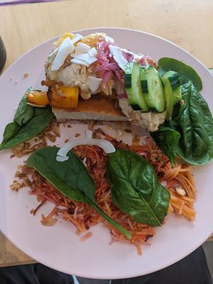 Hoummous Toast (14%) - 2.5/5 at Gurou Street Food in La Rochelle