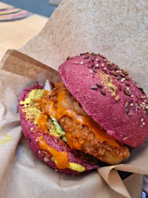 Burger at Gurou Street Food in La Rochelle