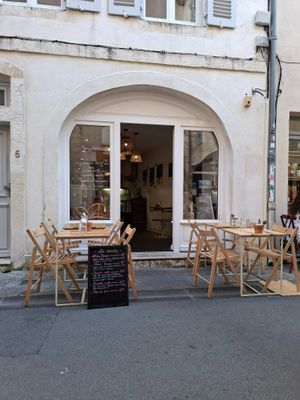 Outside other side at Gurou Street Food in La Rochelle