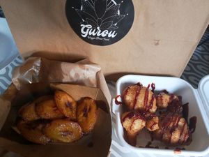 Bananas and hot wings at Gurou Street Food in La Rochelle