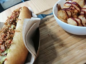 Guacamole onion rings hot dog and cauly wings at Gurou Street Food in La Rochelle