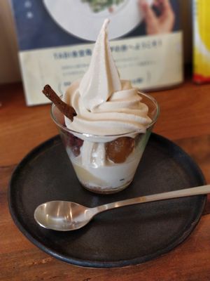 パフェ。色々な甘味と食感で美味しい at Hinemospan  in Hirakata